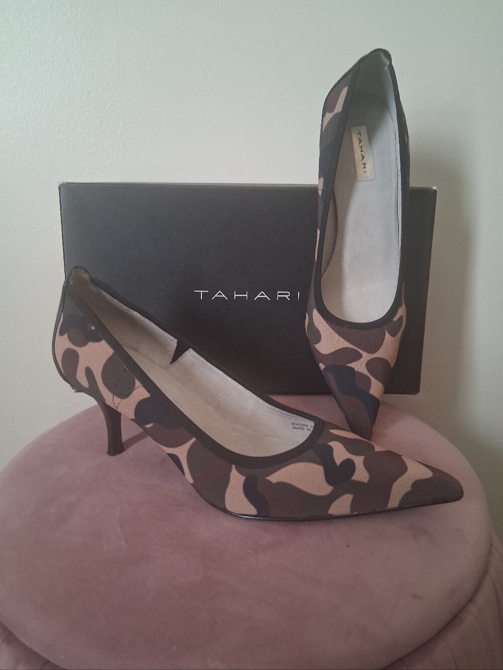 Tahari Dottie Camouflage Pointed-Toe Kitten Heel Pumps - Size 71/2 - Picture 2 of 10